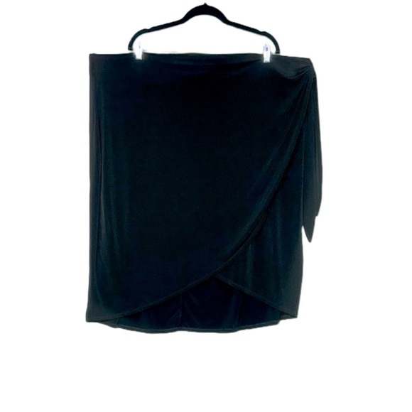 NWT Torrid Black Faux Wrap Skirt with Side Tie & Tulip Hem, Stretchy, Size 5X - Picture 4 of 13